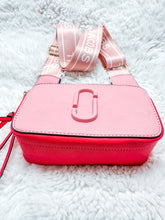 Load image into Gallery viewer, The Faith Crossbody - Pink
